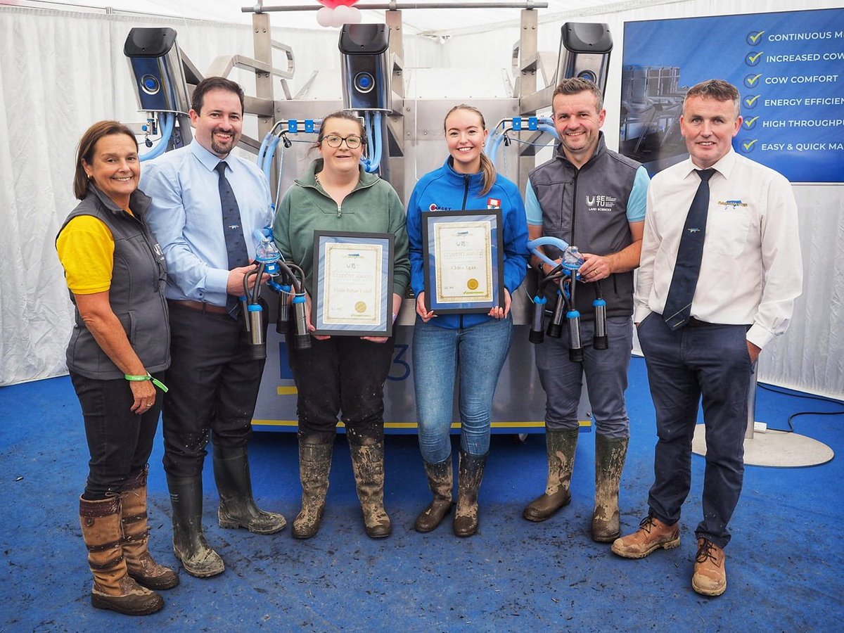 A massive congrats to @SETUIreland students Chloe Egan & Molly Behan-Cahill who jointly received the @Dairymaster Student Award 2023 for best BSc (Hons) Agri Science final year thesis 👩‍🎓 #Ploughing2023