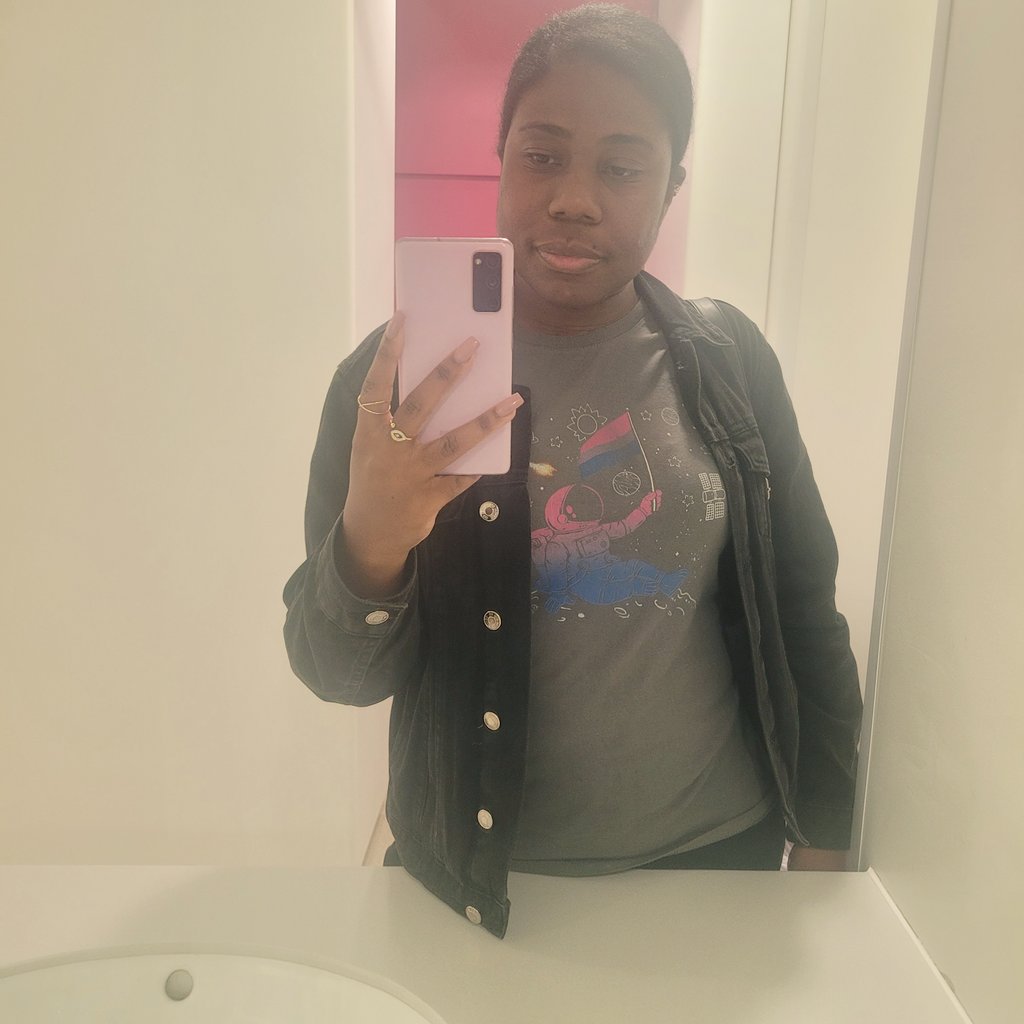 Me wearing my bi pride t-shirt to work today like IYKYK 🌈