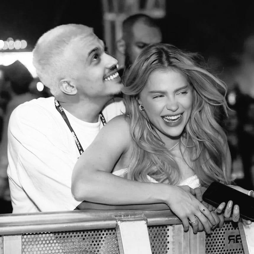 poptime's tweet photo. 🚨 Luísa Sonza confirmou que Chico lhe traiu em um bar, durante o Mais Você:

"Intensa demais? Intenso demais é alguém que larga tudo que prometeu, se propôs e construiu a dois por um momento no banheiro sujo de um bar. Eles acreditam que somos burras, frágeis, fáceis de manipular, que nada é grave. Meu amor, infelizmente você mexeu com a mulher errada".