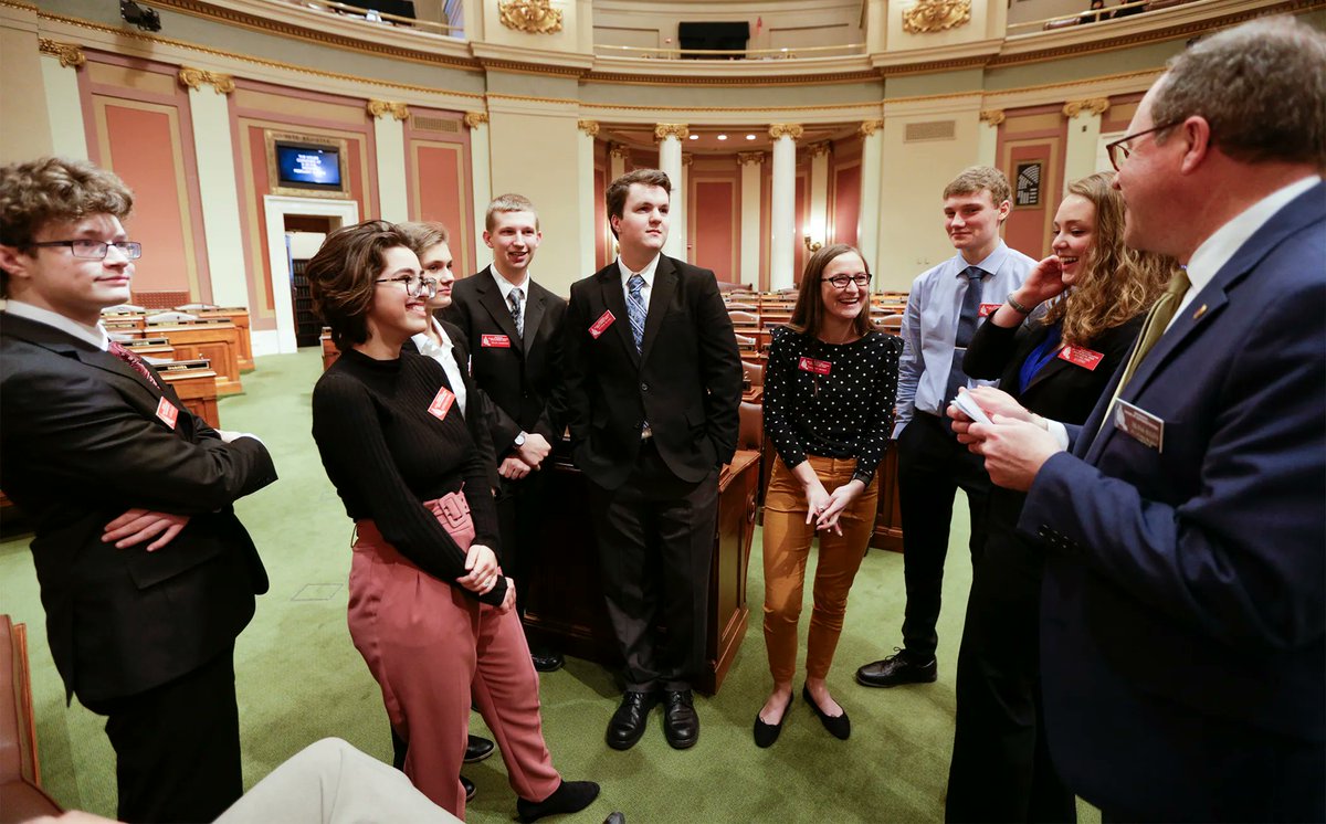🏛️ Are you a high school junior interested in the #mnleg? Consider applying to the 2024 #mnhouse High School Page Program! More info ➡️ buff.ly/3EJLINW ⏳ Deadline to to apply is Nov. 22 — apply online here: buff.ly/3EGWN1Y