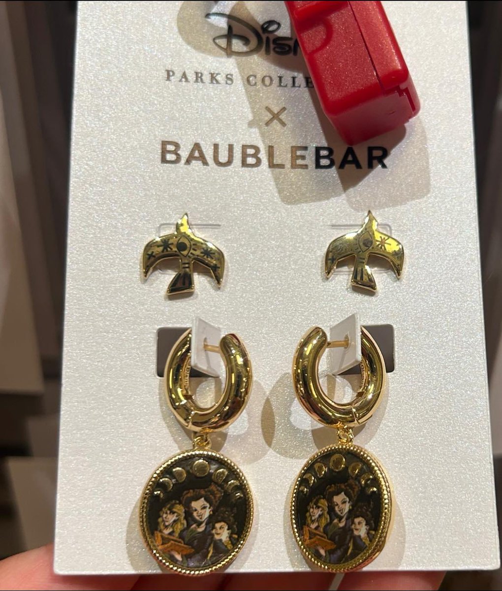 ShopMouseToGo's tweet image. Halloween BaubleBar made it to the parks. 

There's also a full set of Hocus Pocus!

Shipped Prices
Pumpkin Earrings - $42
Hocus Pocus Earrings - $62
Hocus Pocus Bracelet - $68
Hocus Pocus Necklace - $62

I can combine shipping for discounts.
•
•
#baublebar #disney