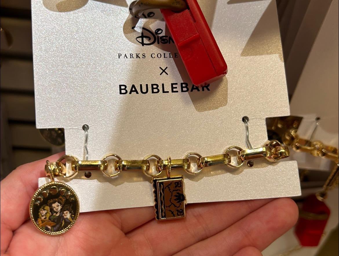 ShopMouseToGo's tweet image. Halloween BaubleBar made it to the parks. 

There's also a full set of Hocus Pocus!

Shipped Prices
Pumpkin Earrings - $42
Hocus Pocus Earrings - $62
Hocus Pocus Bracelet - $68
Hocus Pocus Necklace - $62

I can combine shipping for discounts.
•
•
#baublebar #disney