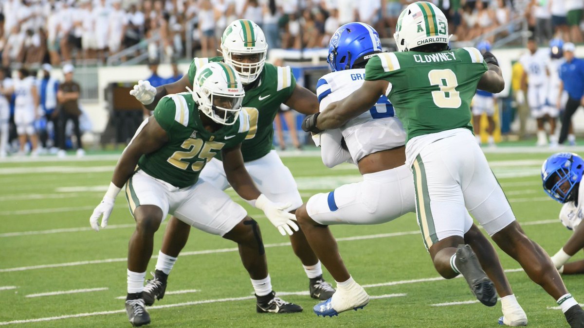SamRobertson_11's tweet photo. I am blessed to announce I have an offer from UNC Charlotte!! @JacksonBlock17 @CoachJMSanders @CoachEricFinney @JuCoFootballACE https://t.co/CLXiRhNvDT