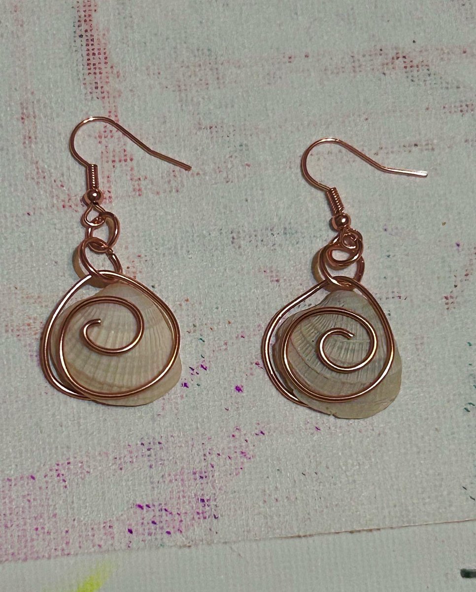 supbrostudios's tweet photo. earrings made by urs truly ! comms open https://t.co/GbDMfSXN3K