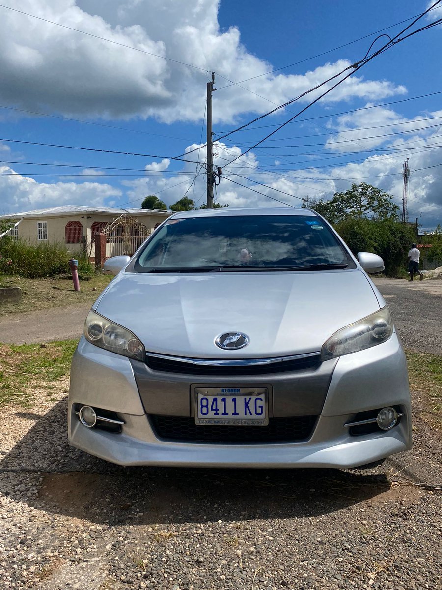 Unknown_Punk1's tweet photo. Gun my hold my little cousin and took her car last night Mandeville, if seen please contact the nearest police station Please please please... 

Beg unuh a RT deh! https://t.co/6xLVNRZPju