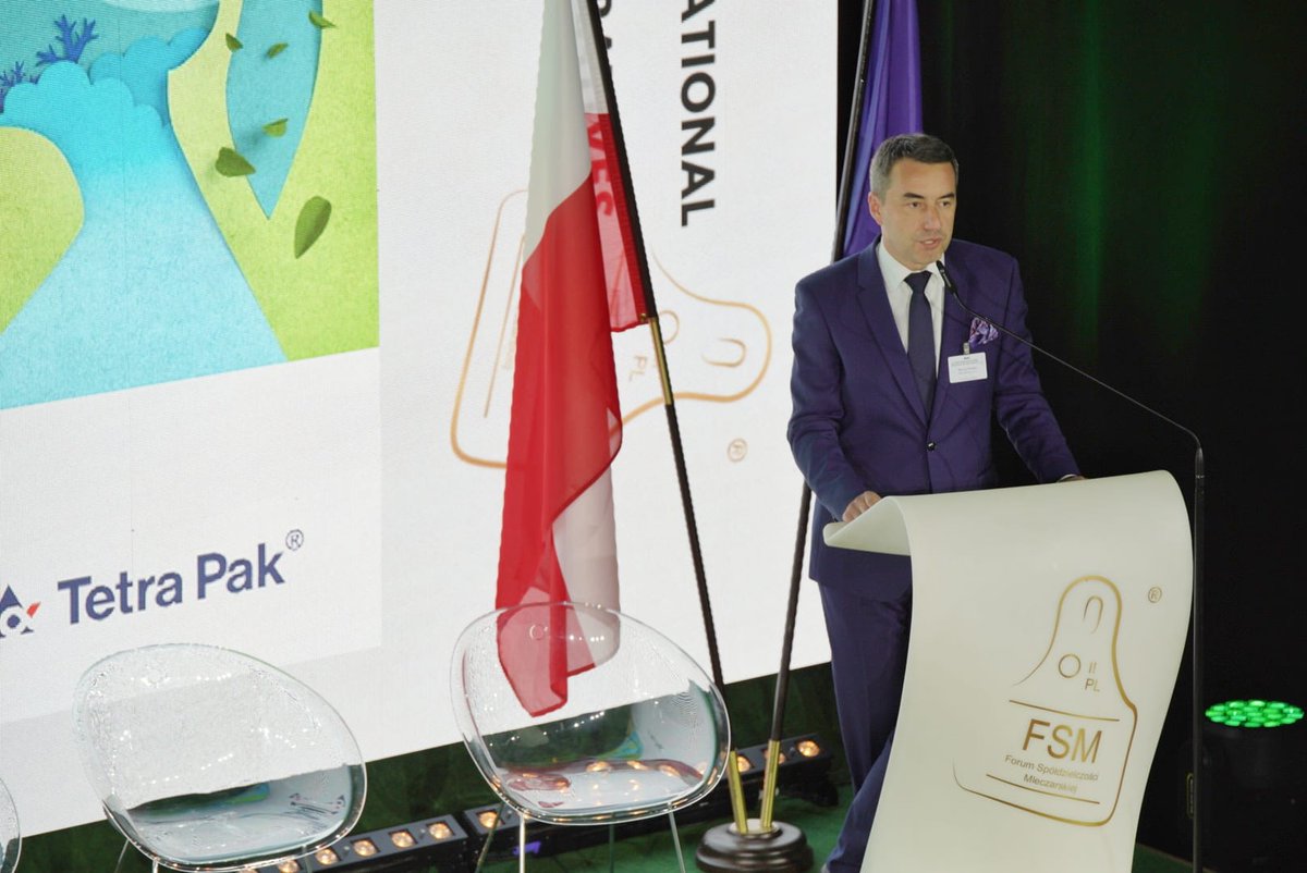 IDCF_2025's tweet photo. Jak odpowiedzieć na potrzeby sektora mleczarskiego w zakresie zrównoważonego rozwoju? Przed kolejnym panelem dyskusyjnym głos zabrał Marcin Pawelec @PawelecM - Dyrektor Komunikacji na Europę Wschodnią w @tetrapak https://t.co/iWgTg59JfD