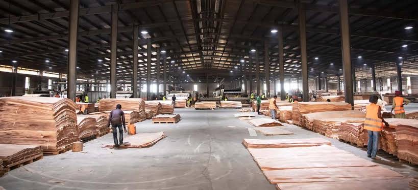 AfricaFactsZone's tweet photo. 10 years ago, Gabon made a law forbidding national wood to be exported without being processed locally. 

Today through their Special Economic Zone by @AriseIIP, Gabon is becoming a world leader in the wood sector (veneers, plywood), and sells products worldwide with local brands such as @Akiba_Gabon expanding in American cities.

Many presidents and business moguls like Jeff Bezos have visited and commended the Gabon Special Economic Zone model.