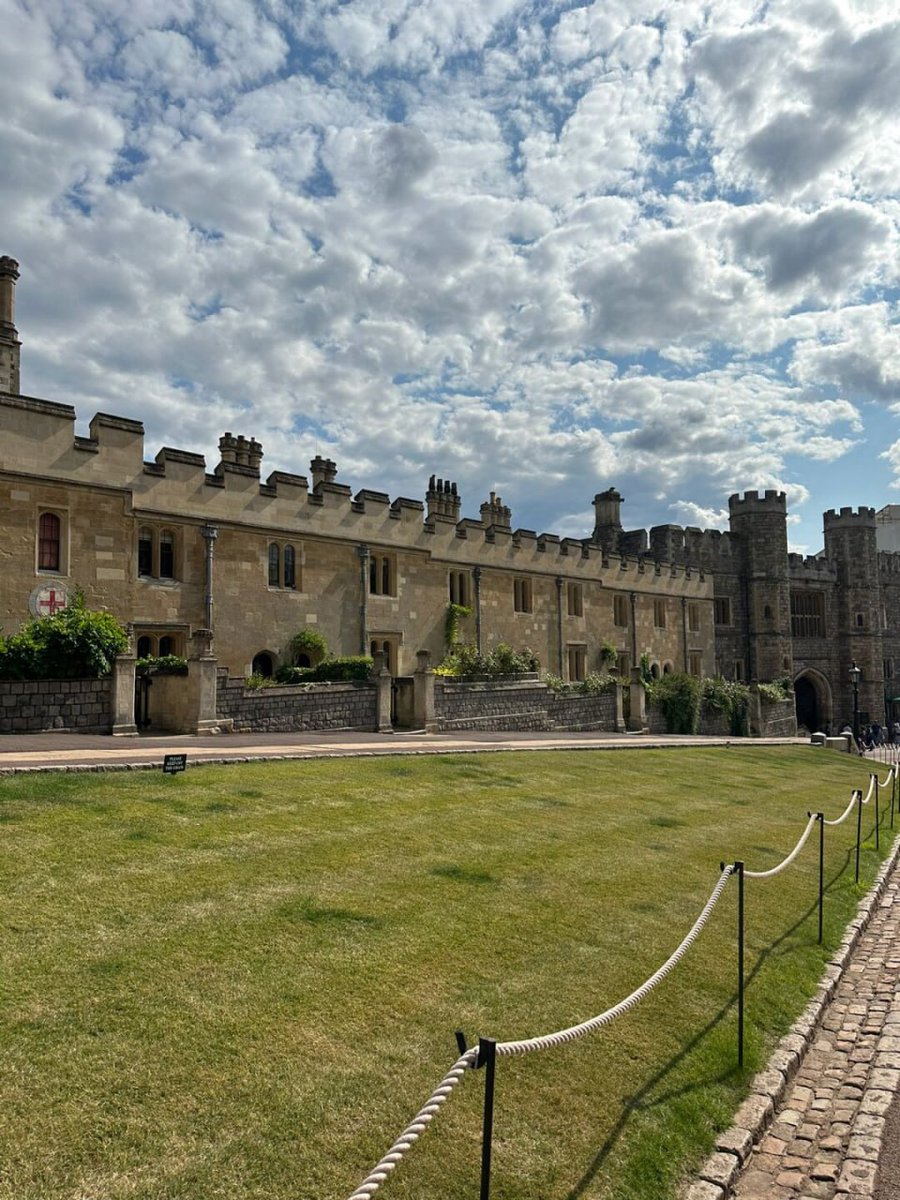 cc34211504's tweet photo. Windsor Castle😊 https://t.co/1CDHaSpKOX