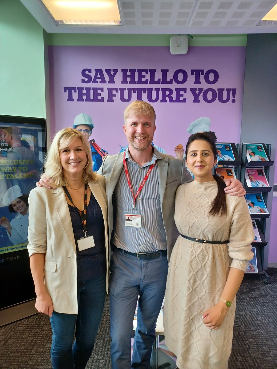 It was lovely to meet @TheAdamCorbally at the Job Shop launch event at @BoltonCollege today 🙂
@boltonathome
#motivationalspeaker #employment #employerengagement #Motivation #studentexperience