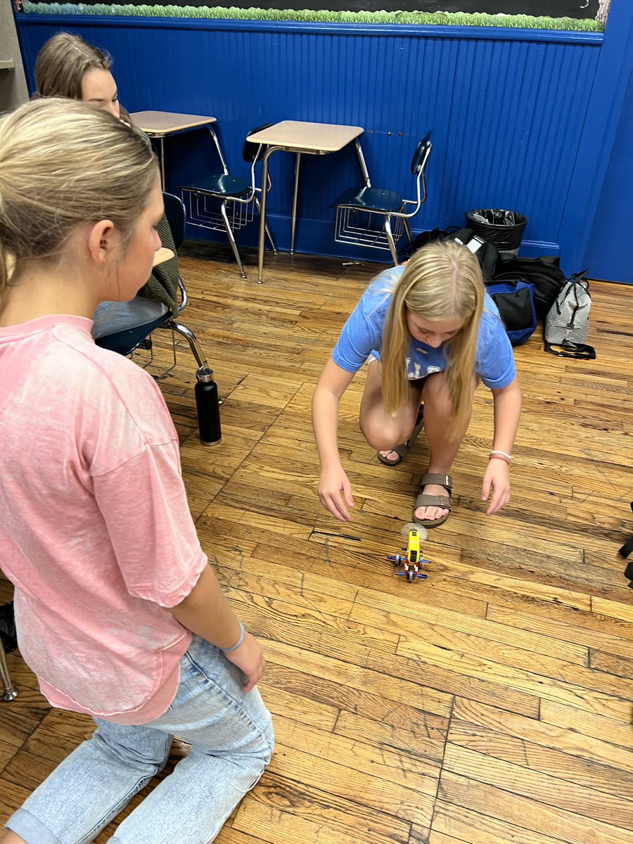 PiedmntMdSchool's tweet photo. 8th grade science students built fan cars to investigate motion and forces!#pcmsproud https://t.co/WlxwiTdt3P