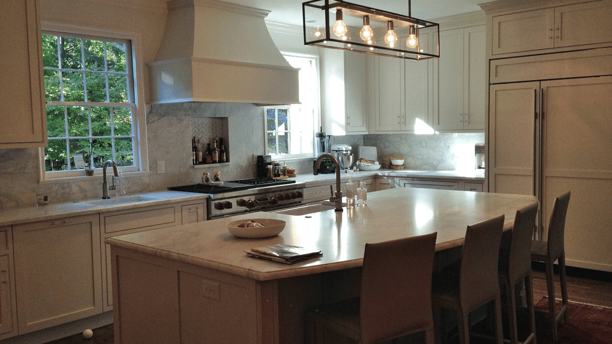 KettlerDesign's tweet image. Beautiful, calm kitchen with lots of marbled surfaces. Fun, jazzy dry bar with lots of personality! Featuring Touchstone Fine Cabinetry ✫ @walkerzanger tile ✫ Calacatta Gold Marble countertops. #loveyourkitchen #karenkettlerdesign