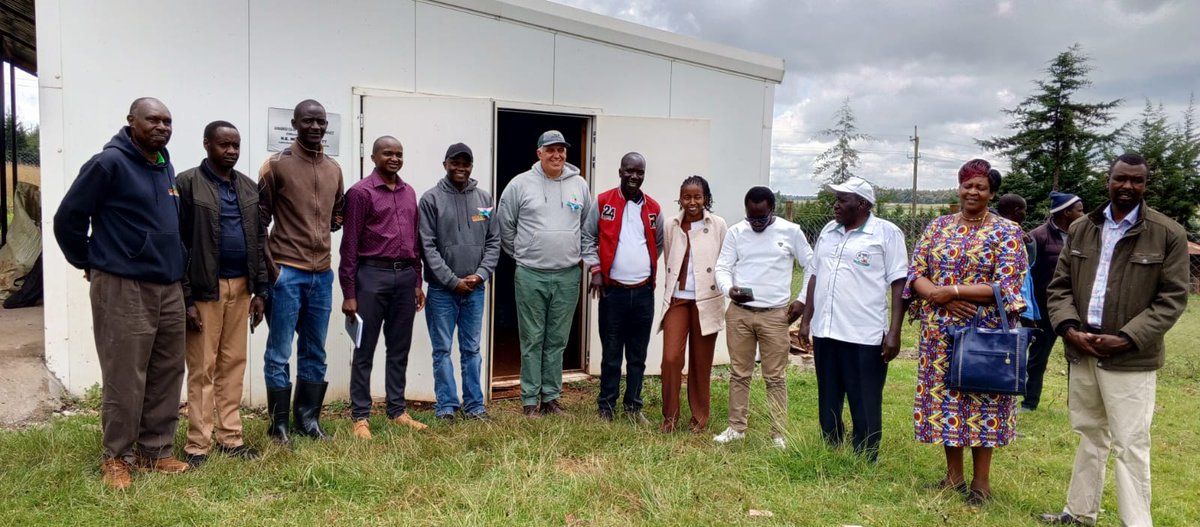 kenaff_farmers's tweet photo. Today, the KENAFF CEO graced the Potato Value Chain Promotion Day at Ainabkoi Farmers Cooperative Society. The event brought together farmers, consumers, and industry experts to celebrate potatoes' versatility and nutritional benefits.
#StandWithFarmers #PotatoValueChain https://t.co/KqVwO7s14N