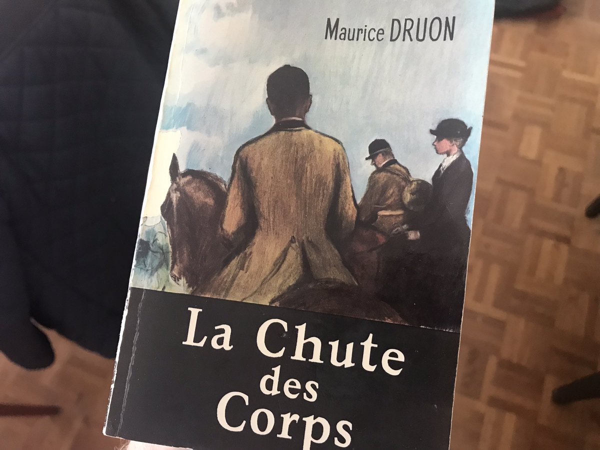 PSimonOF's tweet photo. La saison de #chasse à courre est ouverte. La #vènerie et les arts cynégétiques imprègnent depuis toujours la tradition culturelle française, notamment la littérature. Un bon prétexte pour lire ou relire, par exemple, « La chute des corps » de Maurice #Duron @chasseacourre https://t.co/f8ovDyJ0EE
