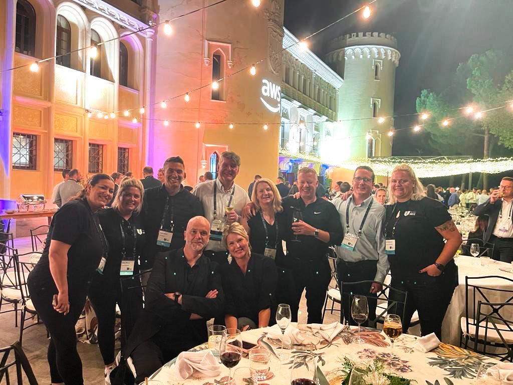 What a team 👏🥂 <a href="/A_Duf_/">Auxane Duf</a> <a href="/amain/">Allison Main</a>    <a href="/DarrenThompson_/">Darren Thompson</a> <a href="/ajclarke/">Andrew Clarke</a> <a href="/ClaireWilcox77/">Claire ten Caat</a>
#OneIdentityUNITE <a href="/OneIdentity/">One Identity</a> <a href="/Quest/">Quest Software</a> <a href="/awscloud/">Amazon Web Services</a>