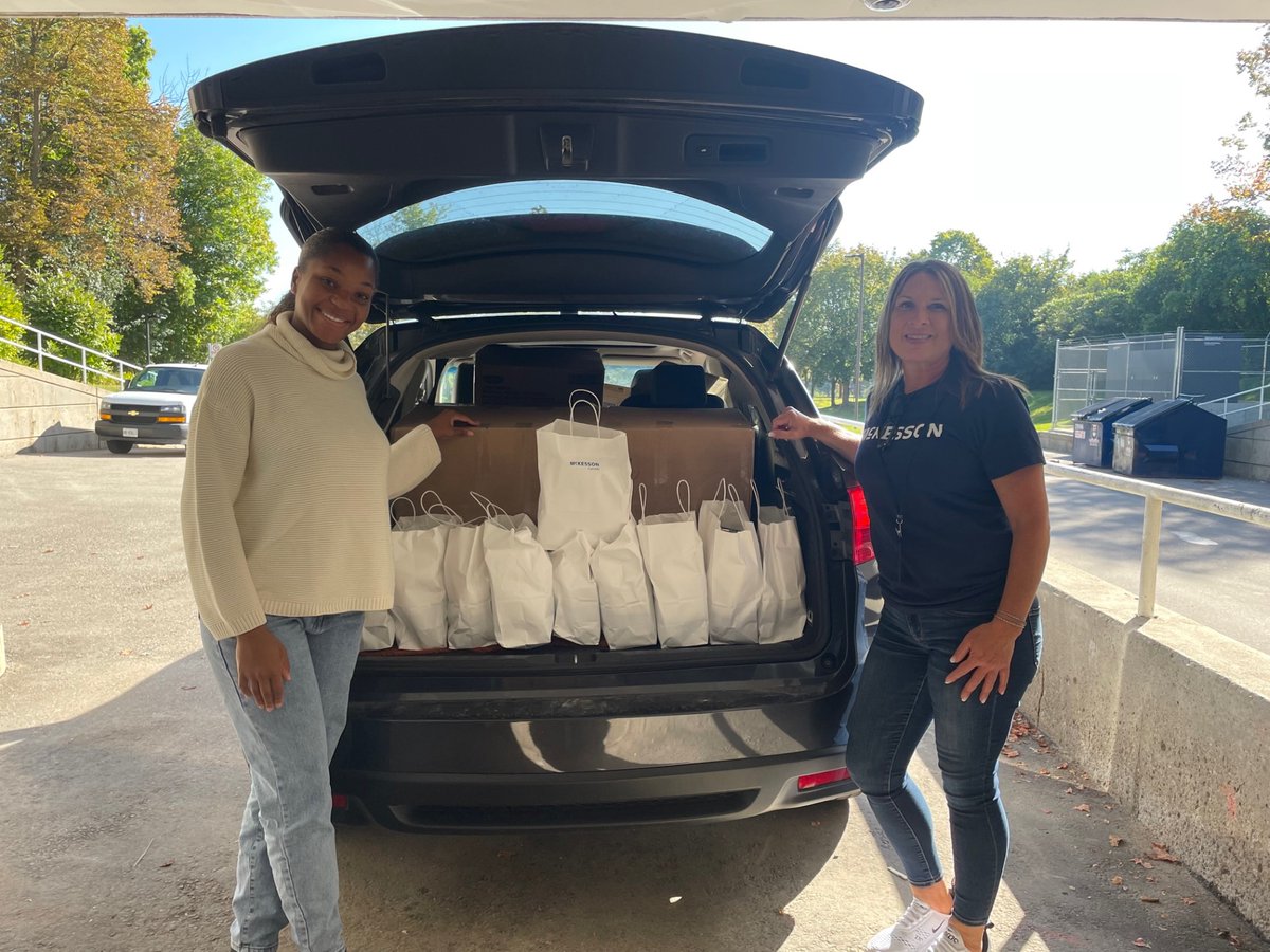 Flamborough Connects would like to extend a huge thank you to @McKessonCa and Mehak K. for this wonderful donation of hygiene kits that will be distributed to low income seniors in Flamborough. Donations like these help us to better serve our community. Thank you for your support