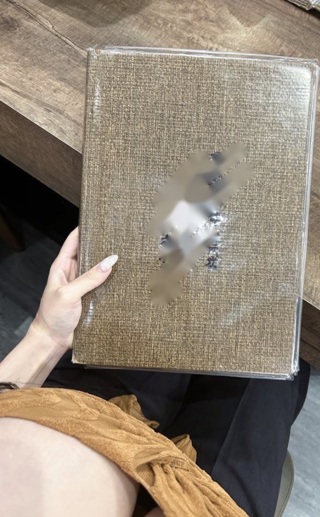 YourWifeYellow tweet media