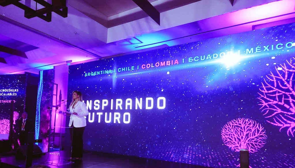 lgsandoval's tweet photo. Muy interesante el #cirionforum. Comenzó con una excelente presentación de Francisco Miranda, director del diario Portafolio. Llamado al optimismo en un entorno muy pesimista. https://t.co/GxkyFonxji