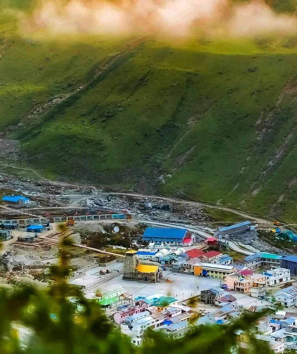 A Bird's eye view of Mesmerizing Kedarnath Temple and Kedar Valley.
#kedarnath #bholenath #india #travelindia #IncredibleIndia #shiva  #thehimalayas #Lordkrishnapainting #lordkrishno #shivamypic #dharmajeetchandra #lordkrishno #uttarakhandheaven #uttarkashidiaries #gangotridham