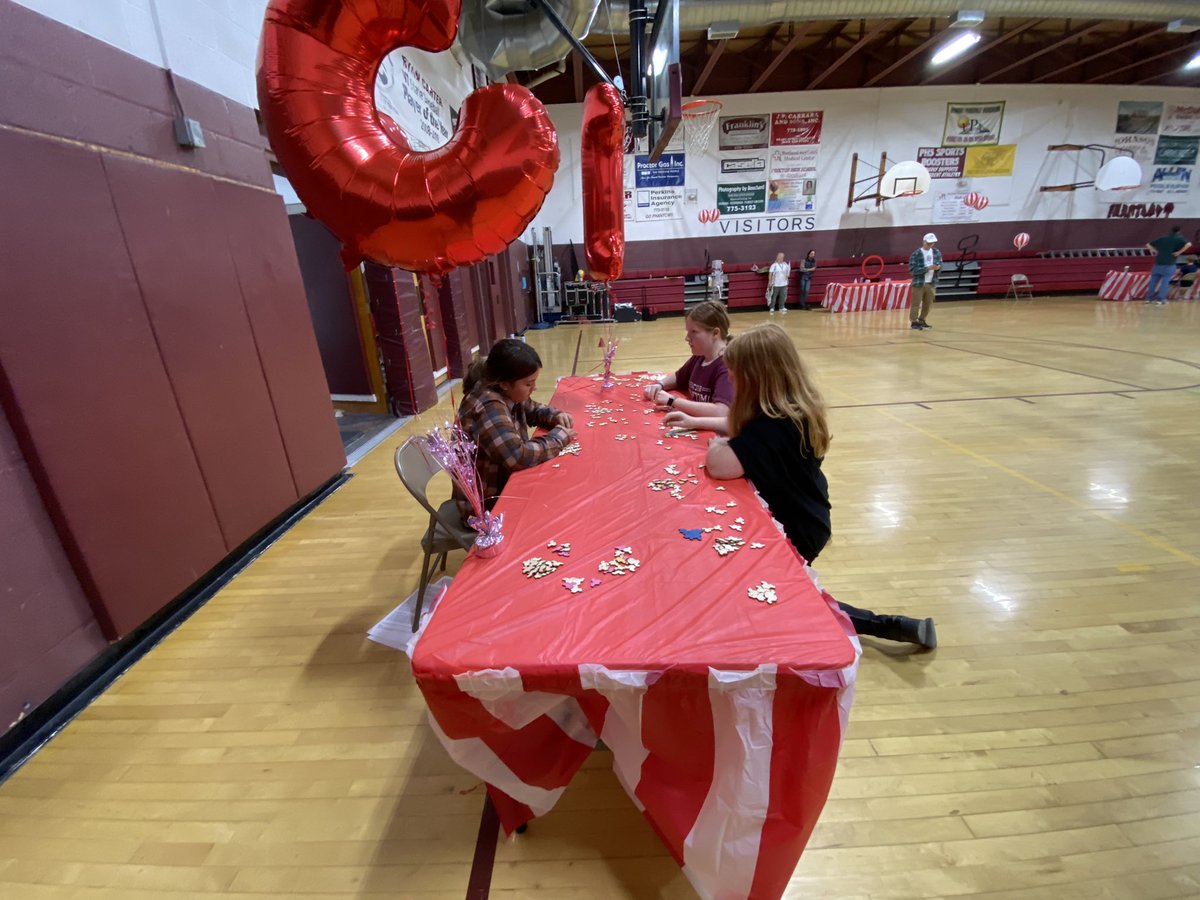 grcsuvt's tweet photo. MM2GO at PrHS. PrES students were learning about math in a fun way! @ProctorElmVT https://t.co/1FnGUME1Pw