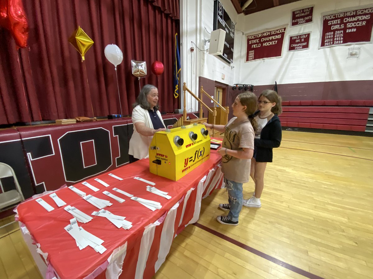 grcsuvt's tweet photo. MM2GO at PrHS. PrES students were learning about math in a fun way! @ProctorElmVT https://t.co/1FnGUME1Pw