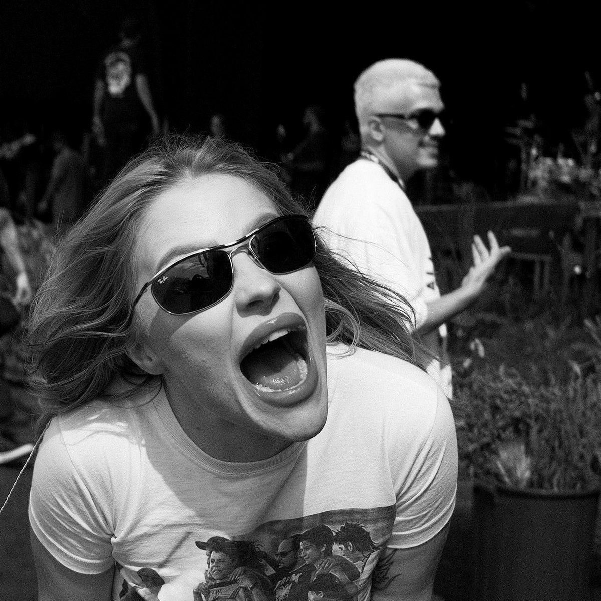 choquei's tweet image. 🚨FAMOSOS: Durante carta aberta, Luísa Sonza admite que Chico a traiu em um banheiro sujo: 

&quot;Intensa demais? Intenso demais é alguém que larga tudo que prometeu, se propôs e construiu a dois por um momento no banheiro sujo de um bar. Eles acreditam que somos burras, frágeis,…