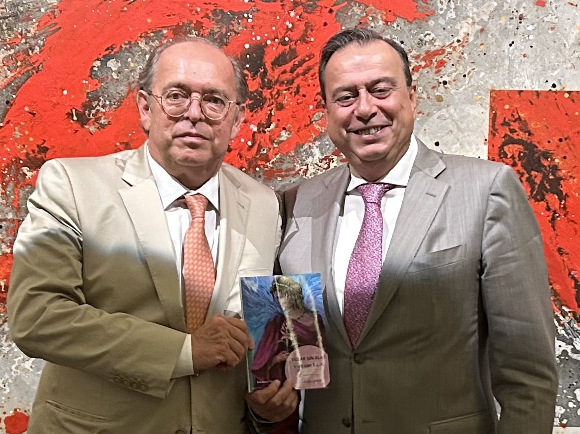 Mi amigo <a href="/JosemariaguilO/">José María Aguilar O</a> me ha hablado del magnífico libro de <a href="/CarlosLaria/">Carlos Laria Ochaita</a> sobre ELA. Estoy deseando entrevistarle.