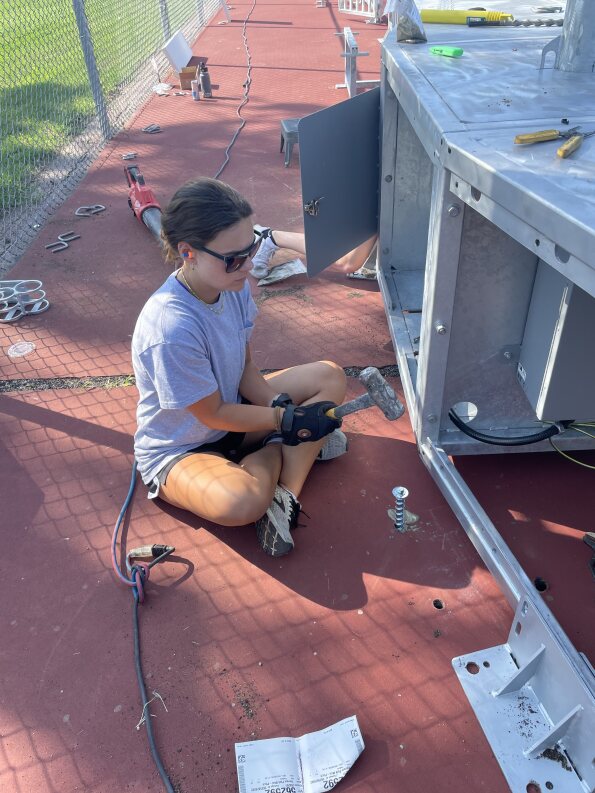 MuscoLighting's tweet photo. Several of our regional sales associates and Mini-Pitch Team Members enjoyed helping to install this Mini-Pitch System for the @CitySiouxFalls and the @Dakota_Alliance at Terrace Park. 
Read more about the project: https://t.co/PZBHYef1JW #TeamMusco https://t.co/0jgStwMtcT