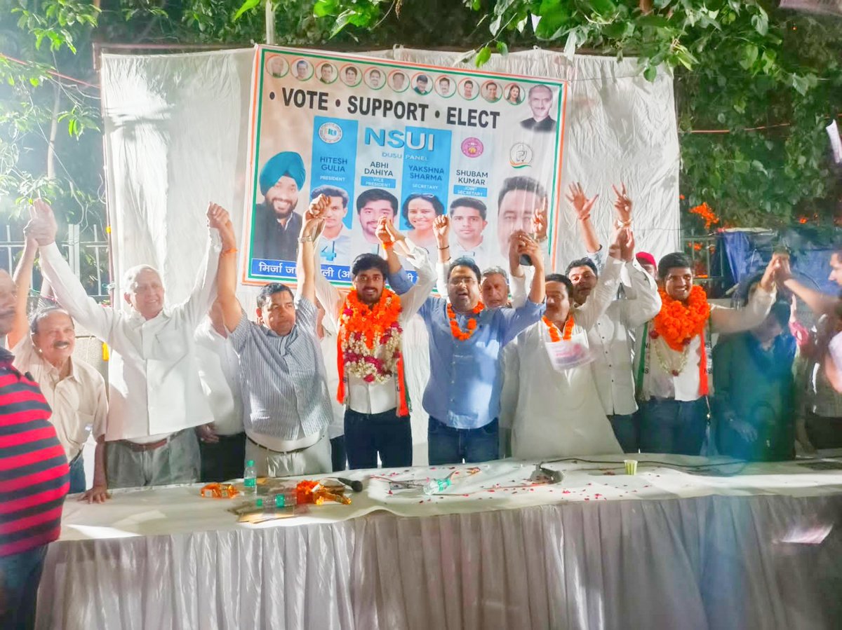भाई जावेद मिर्जा द्वारा आयोजित आज शाम जिला चांदनी चौक कांग्रेस कमिटी की मीटिंग में जाना हुआ ,जहाँ डूसू NSUI कैंडिडेट अभी दहिया , शुभम चौधरी भी शामिल रहे ,व् पूर्व विधायक अनिल भारद्वाज जी , सीमा ताहिरा ,अशोक जैन ,जिया कुरैशी , शुक्ला जी ,यासीन भाई ,सरदार बसंत सिंह -Tarun kumar