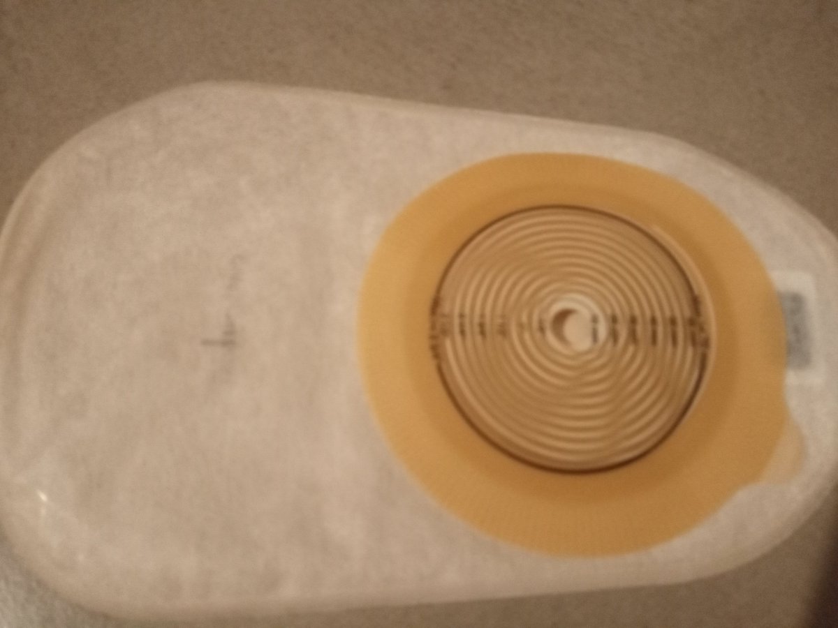 silros01's tweet photo. @PAMI_org_ar HOY ES 20 DE SPTIEMBRE Y UDS NO ME DAN MIS BOLSAS DE COLOSTOMIA , HACE MAS DE 3 MESES QUE @luanavolnovich NO CUMPLE CON LO QUE PROMETE , SOY OPERADA 2 VECES DE CANCER DE COLON E HIGADO Y QUIEEN QUE FESTEJE EL DIA DEL JUBILADO ??? ME ESTAN CARGANDO !!!!!! VERGUENZA NACIONA !!!!!!! https://t.co/UPNVoOghmL