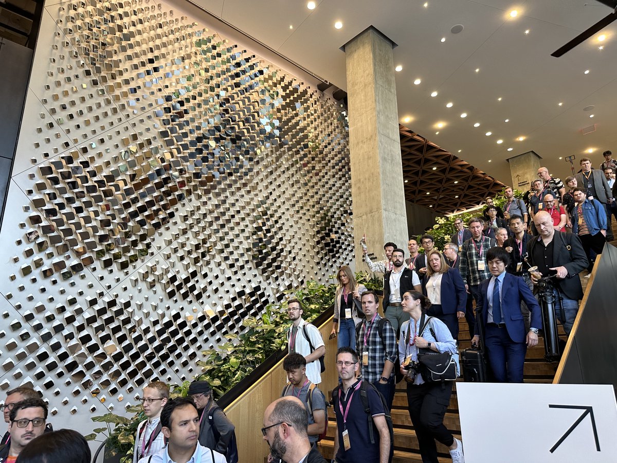 dangrabham's tweet image. At @amazon HQ2 in Virginia for the Devices and Services launch #amazonecho #amazondevices 😀