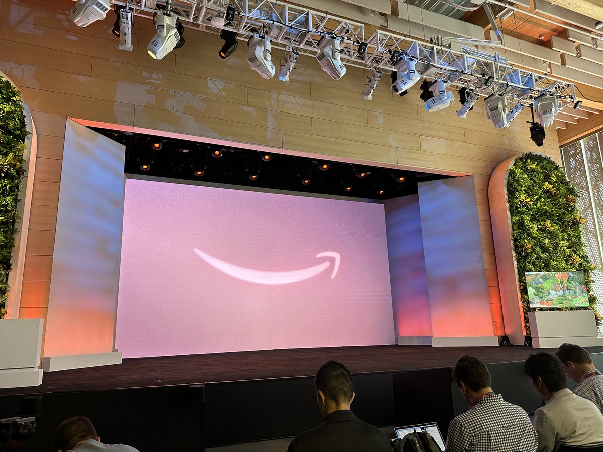 dangrabham's tweet image. At @amazon HQ2 in Virginia for the Devices and Services launch #amazonecho #amazondevices 😀