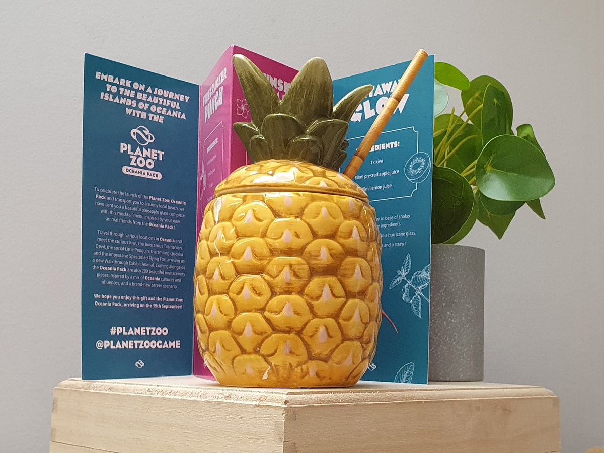 Okay, so seeing that a Shattered Pineapple Club is a thing - I present to you my glued beauty, which looks brand new! These crafty hands... 🍍

Big thanks to @HollieB, @klemay_ and the @PlanetZooGame team for sending this gift my way! It is so awesome to receive them each time ❤️