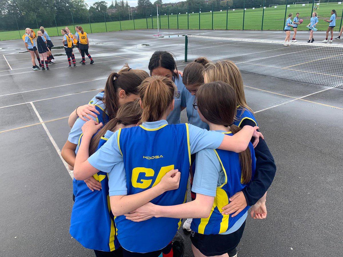 PATCarletonHigh's tweet photo. Over 60 of our students didn’t let the weather dampen their spirits at the first after school netball session of the term! 👏👏
#CHSCocurricular #schoolnetball #netballpractice #TeamCarleton https://t.co/LzwdYKWbIa