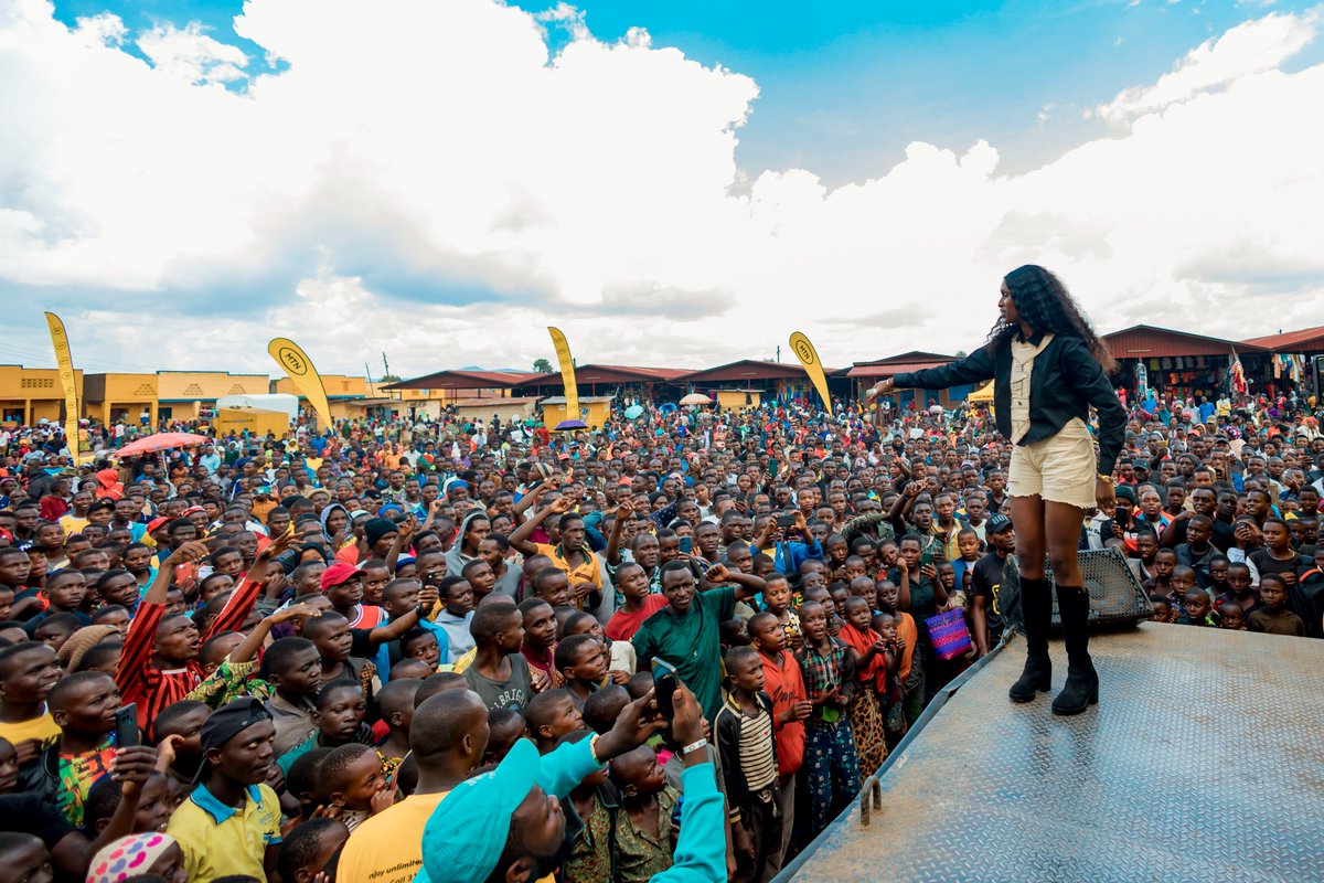 MTNRwanda's tweet photo. #MTNIwacuMuzika23 first stop 🛑
@BureraDistrict  🔥

Safe to say, the pictures speak for themselves. 😊

Next stop 🛑: @musanzedistrict 🎉
#Tubitayeho #MTNAt25 💛 https://t.co/NWUF8vURpo