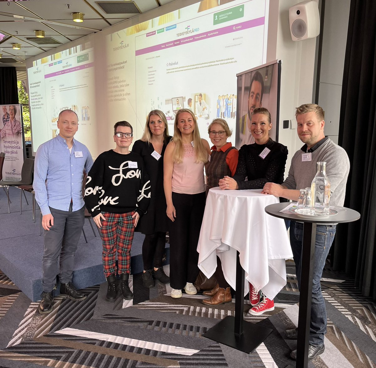 aivotalo's tweet photo. Terveyskylästä terveysmetropoliksi seminaarissa tavattiin mm. Mielenterveystalon, Kivunhallintatalon ja Aivotalon voimin. Verkostoissa on voimaa #terveysmetropoli @Terveyskyla_fi https://t.co/IAxwgCD0sY