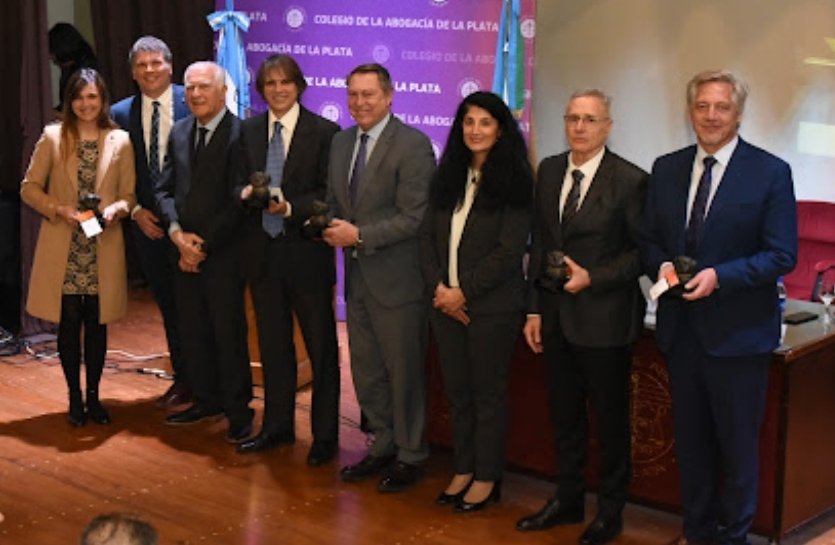 juicioporjurado's tweet photo. BUENOS AIRES: Emotiva celebración en La Plata por los 10 años de la sanción de la ley de juicio por jurados
https://t.co/uJizQoGYZH https://t.co/5ZwiUZJ5yP