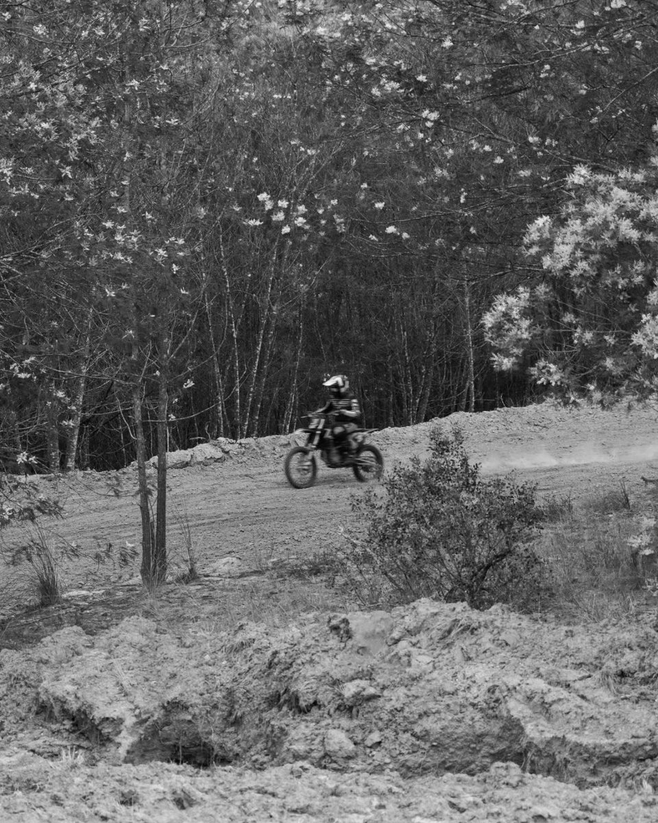 imkev538's tweet photo. No its not Mammoth raceway but the MX track at the @frlss_za compound
#motocross #SlowToPro #TeamNeverGiveUp https://t.co/nszqD069PC