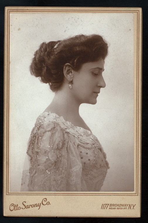 NYPL_DorotJWS's tweet photo. Read "'A day that tortured my body and tormented my soul': Bertha Kalich’s Kol Nidre in Bucharest", from NYPL's microfilms of the New York Yiddish daily, Der Tog @yiddishstage . https://t.co/sqkNx5z7Do https://t.co/kfiuQqpnGu
