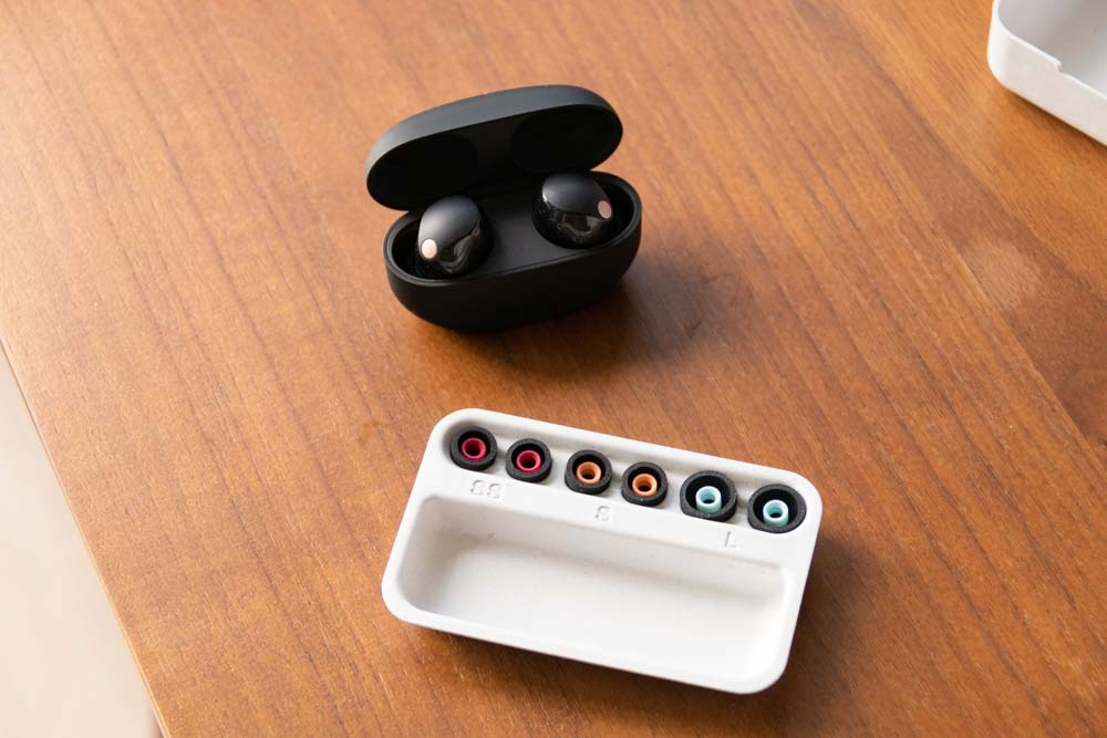 ProdAmazing's tweet photo. No importa el tamaño de oreja para que puedas usar los auriculares Sony WF1000XM5. Incluyen un juego de almohadillas que se adaptan a todos los tamaños
https://t.co/iPKU2lnhL6
#inear #auricularesinear #SonyWF1000XM5 https://t.co/89EijjpIi6