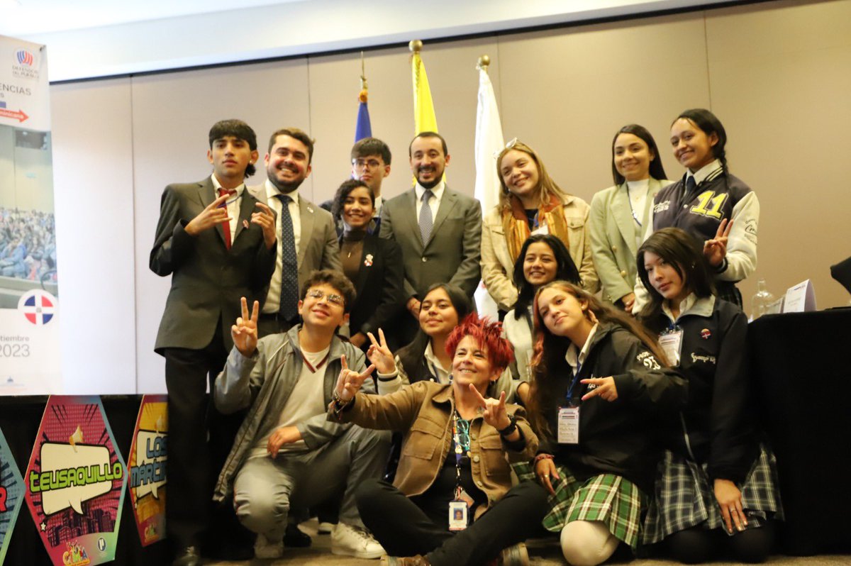 personeriabta's tweet photo. 60 personeros estudiantiles que fortalecen capacidades en las comisiones de:

1️⃣Educación 
2️⃣Salud Mental 
3️⃣Medio Ambiente 
4️⃣ Arte y Cultura 
5️⃣Entornos Seguros https://t.co/vW07uLdfx2