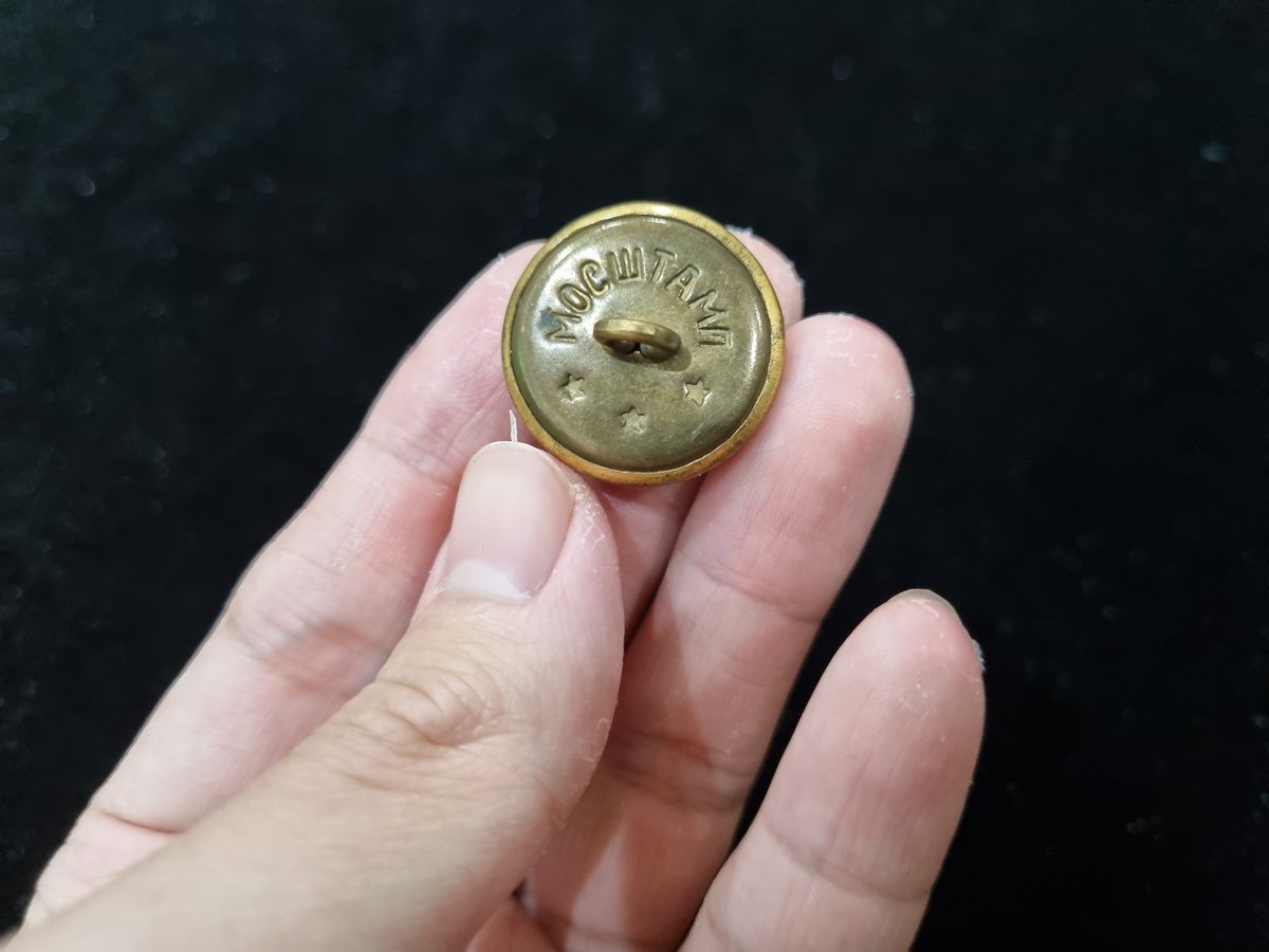 comradecuong's tweet photo. More of ☞ https://t.co/Rh6Wh8WqqE ☜
•
My Soviet Army Obr.47 tunic button for General & Marshal rank 😃☭👍
•
#USSR #SovietUnion
#Soviet #СССР
#Obr47 #SovietArmy
#SovietArmyGeneral
#SovietArmyMarshal
#Button #Buttons
#Cúc #Khuy #Gomb https://t.co/c5h51suBWk