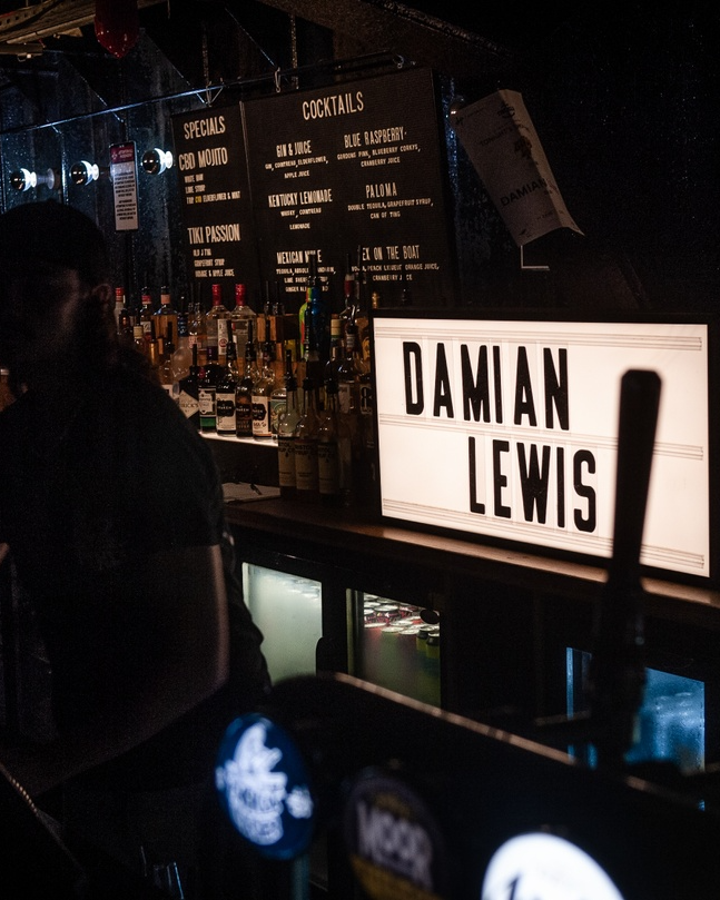 Damian Lewis tweet media