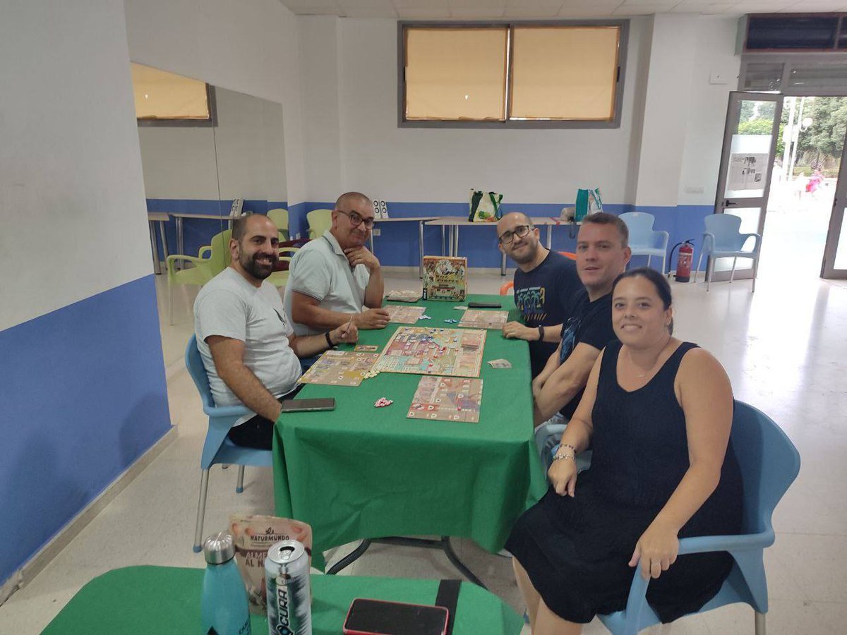 acmueveficha's tweet photo. Jugando al #3ringcircus publicado por @DevirIberia en el que asumiréis el cargo de directores de circo que, gracias a vuestras actuaciones, ganaréis fama en los pueblos y ciudades.
#juegosdemesa #juegodemesa #games #boardgames #devir #deviriberia https://t.co/xnonrvs4Te