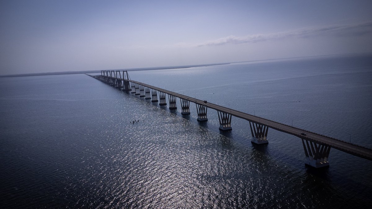 RafaelRamirezC's tweet photo. ¡Una encantadora vista de nuestro Lago de Maracaibo!
Con la ayuda de Dios y la Chinita, más el trabajo en equipo que hacemos desde cada instancia, continuaremos con su saneamiento para que siga siendo un reservorio excepcional en la geografía del mundo. https://t.co/5AjvanjsB3