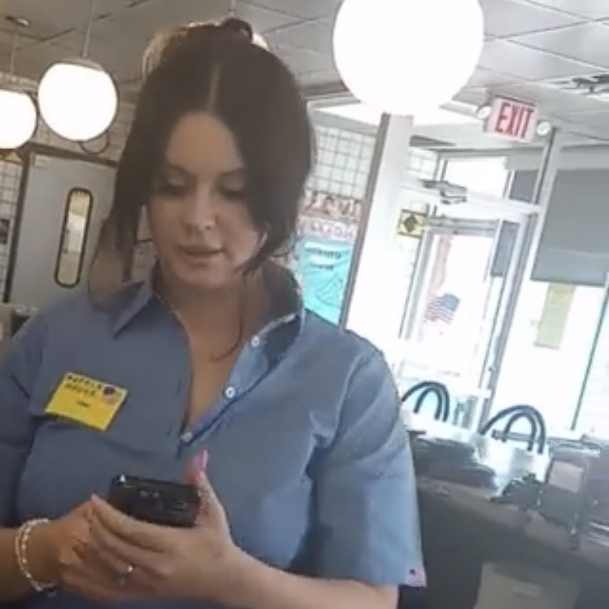 LanaDReyOnline's tweet photo. Lana Del Rey on going viral working a shift at Waffle House

“I wish my album had gone as viral. I woke up to, like, 10,000 texts the next morning — some from folks I had not heard from for 10 years. “Saw your picture at the Waffle House!” I was like, “Did you hear the new album?”
