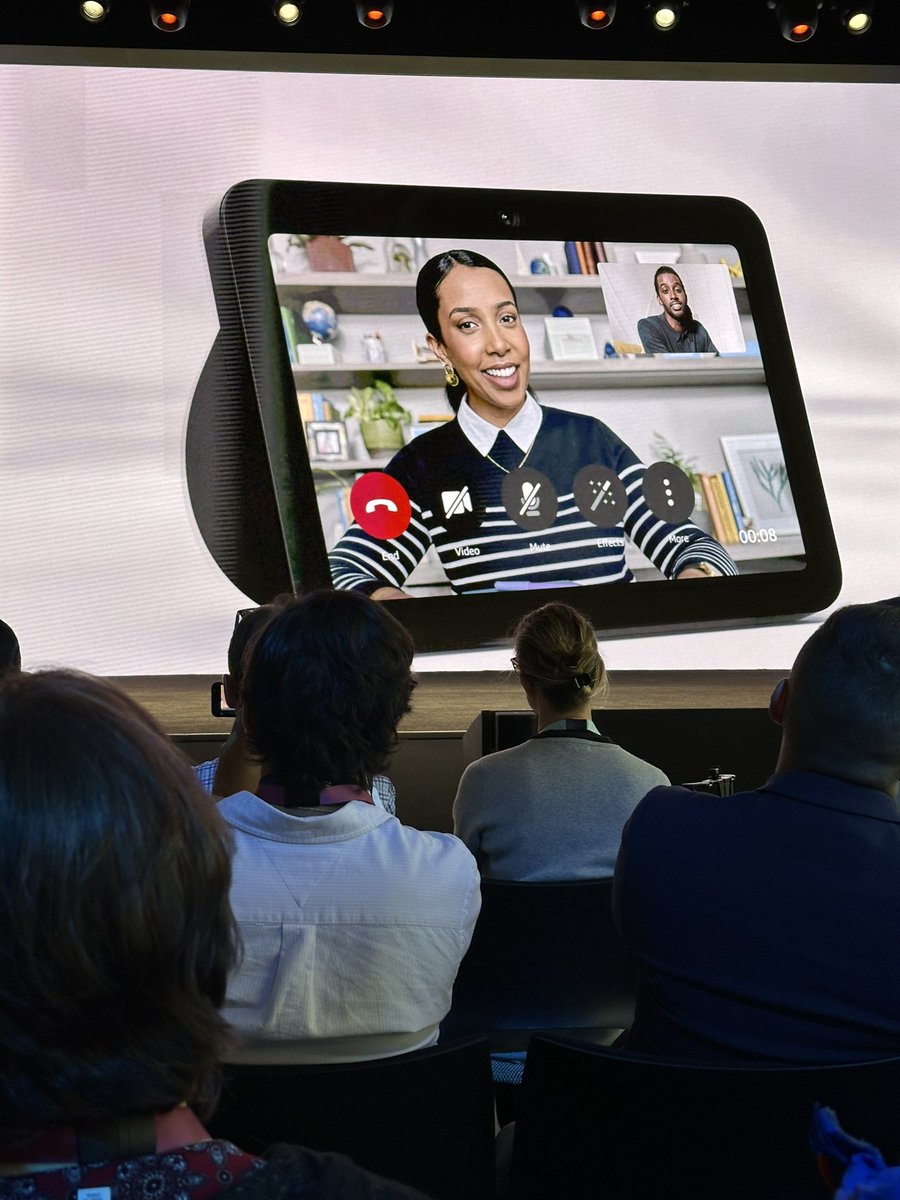 caro_milanesi's tweet image. First up the #EchoShow8 interesting point about personal and ambient computing and how the UI switches between the two UXs based on proximity #amazonevent