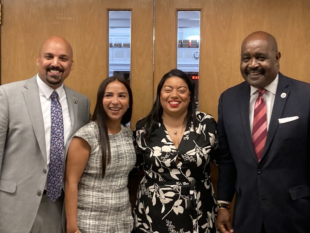 HealthEqCompact's tweet photo. Thank you to Rep @BudWilliams413, Rep @GarciaJudithMA, @SenPavelPayano and Sen @LizForBoston for your testimonials today and sponsorship of An Act To Advance Health Equity.
#HealthEquityCompact #HealthEquityVoter #MAPoli https://t.co/NpWH90GcTX