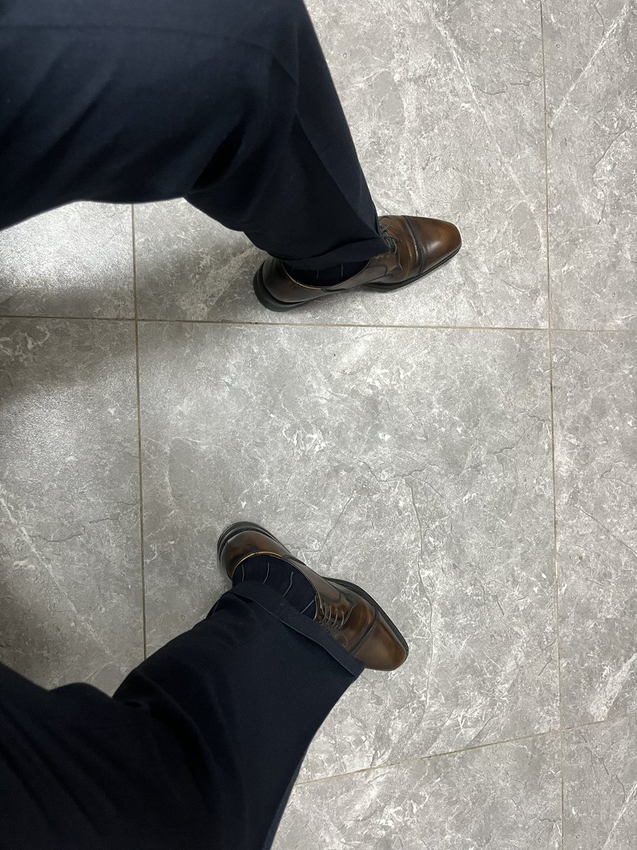 正装小哥哥 tweet media