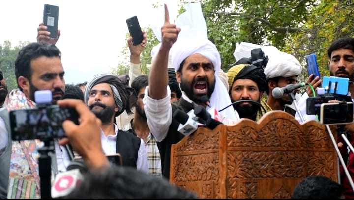 Talib_Hussain_'s tweet photo. Be ready to Resume #TribalBachao #PaidalMarch, if Central Govt will move illegal Bill against us. What do you say? Paidal March kahan s resume krna chaye, #Kalakote ya #Reasi.
Comment main suggest kree.
@TribalArmy @GuftarAhmedCh @ZahidParwaz @TSAKmr @ChoudharyAzha11 https://t.co/HiqZNonZG2