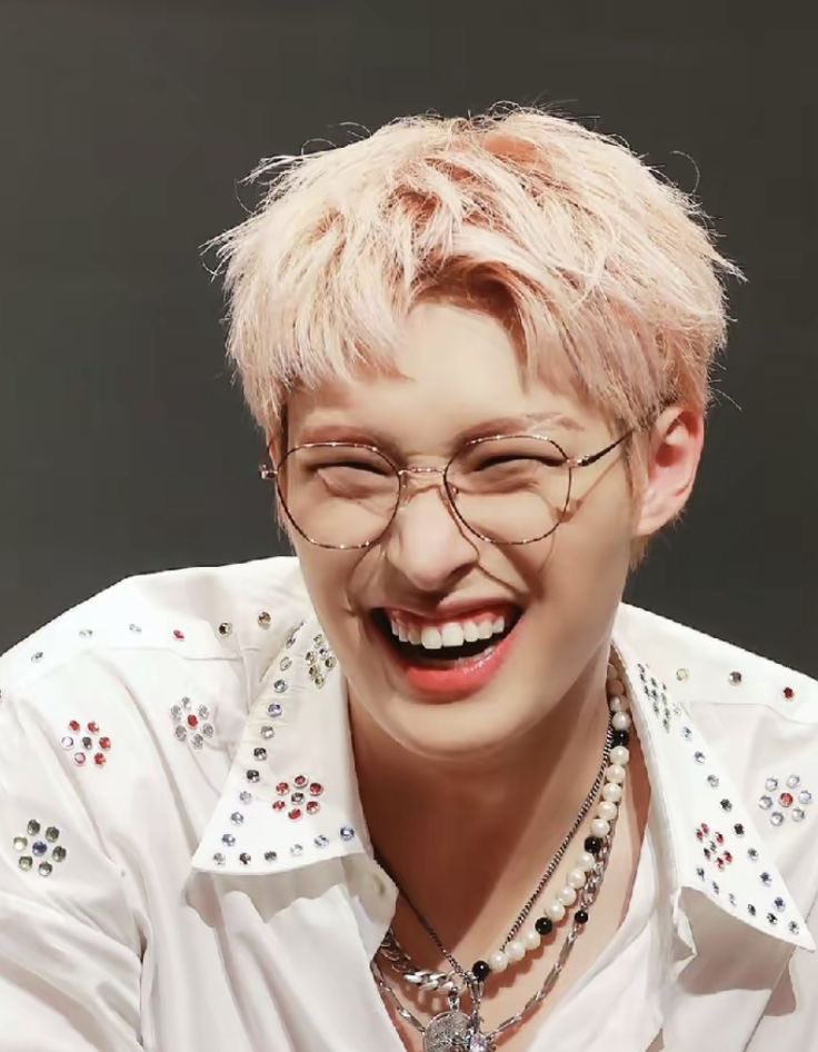 day 5

hi i’m niq looking for interactive #moots 

 ✩ she/they • 04 
✩ not new to #stantwt #kpoptwt 
✩ looking for #atiny moots but any fandom is welcome 

♡ / ↻ to be moots / to spread !!